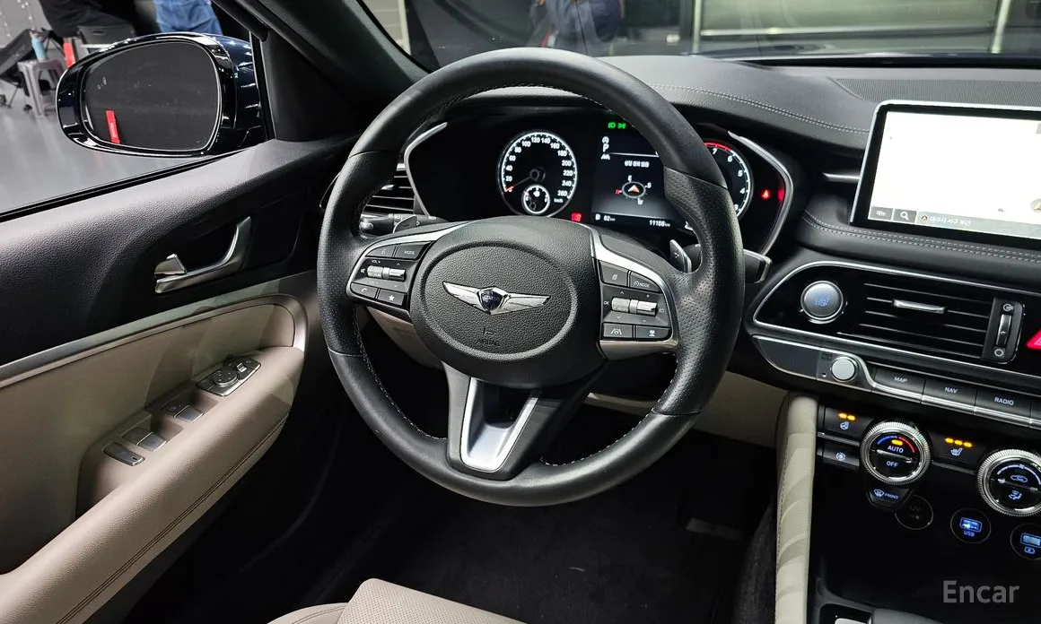 Фото 13 - Genesis G70