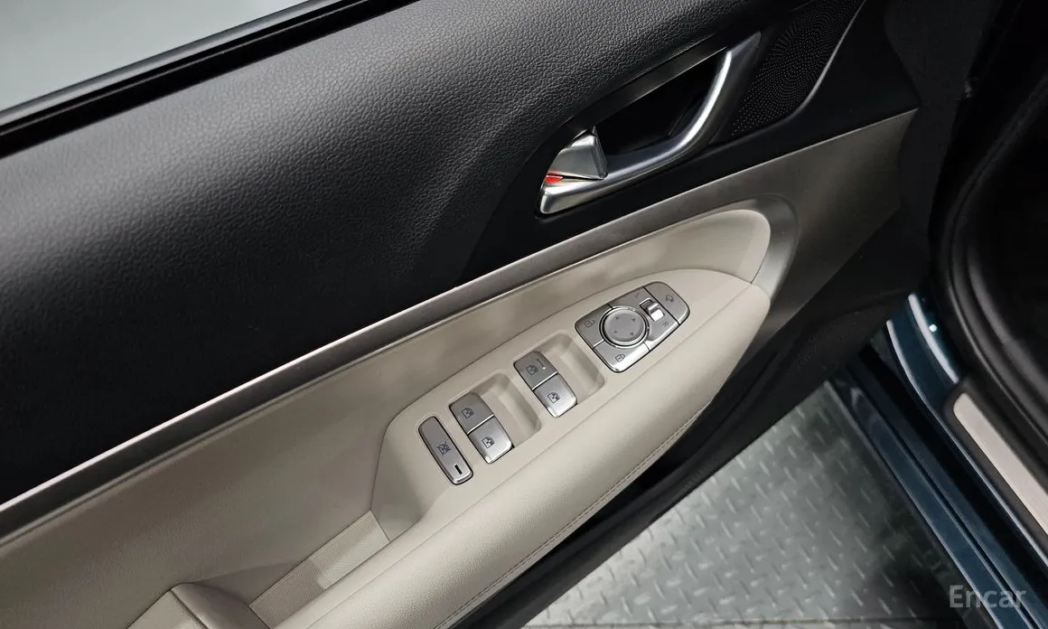 Фото 17 - Genesis G70