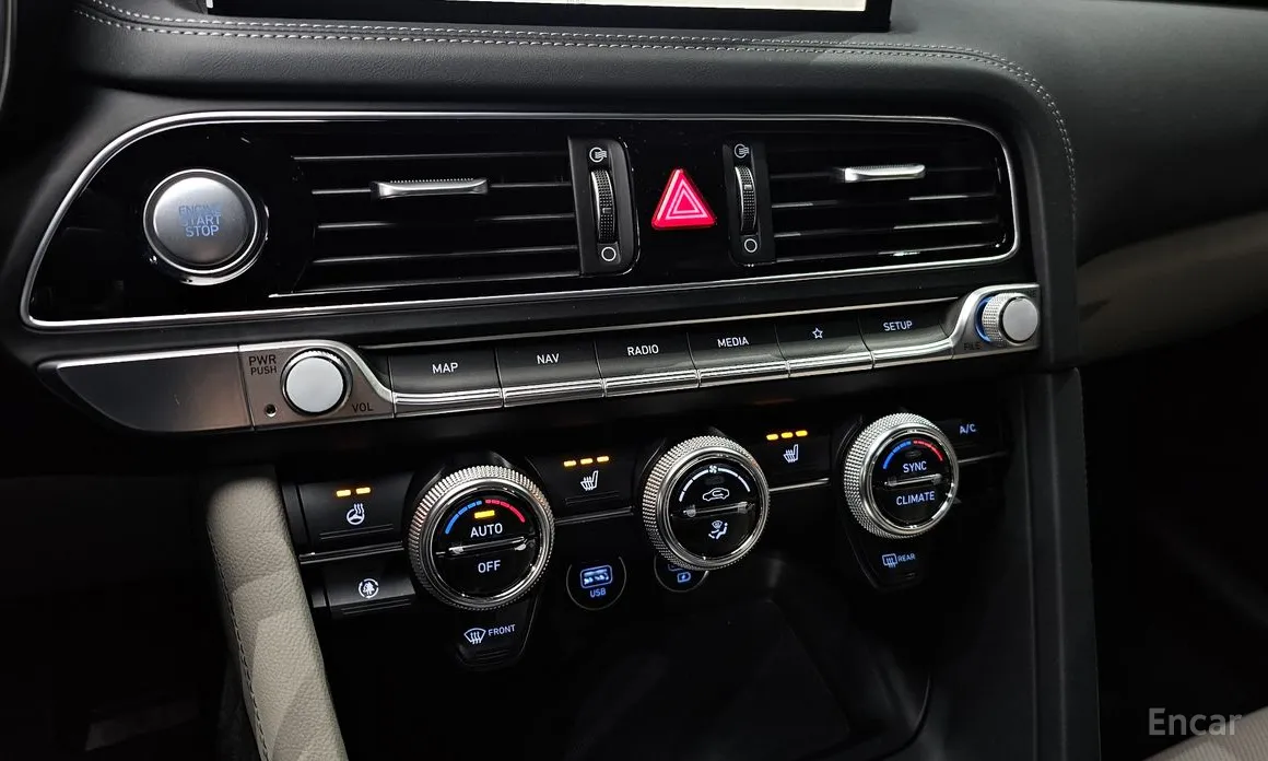 Фото 18 - Genesis G70