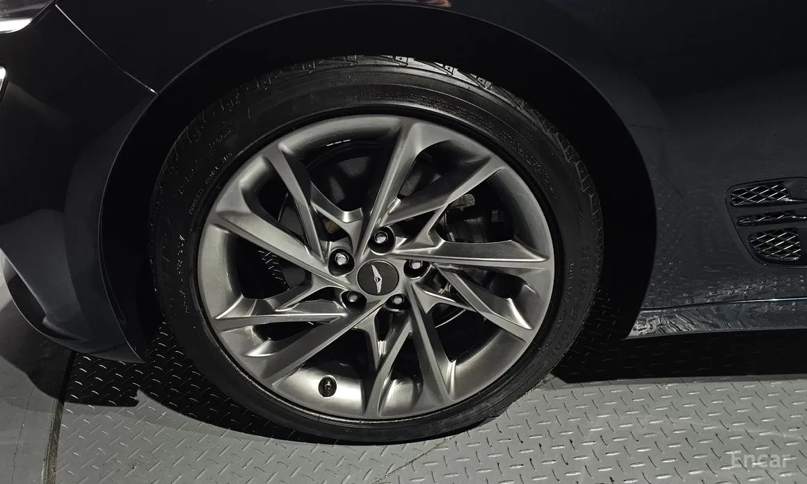 Фото 5 - Genesis G70