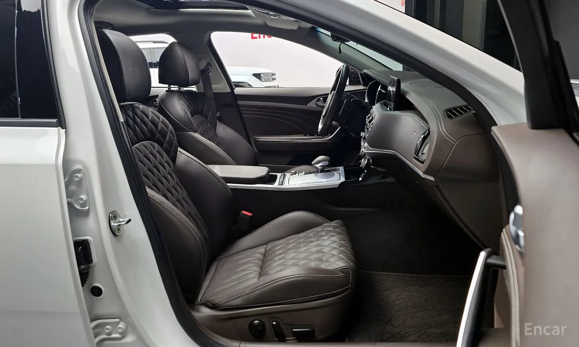 Фото 10 - Kia Stinger