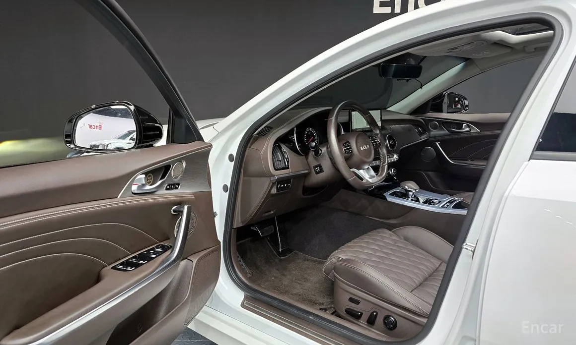 Фото 11 - Kia Stinger