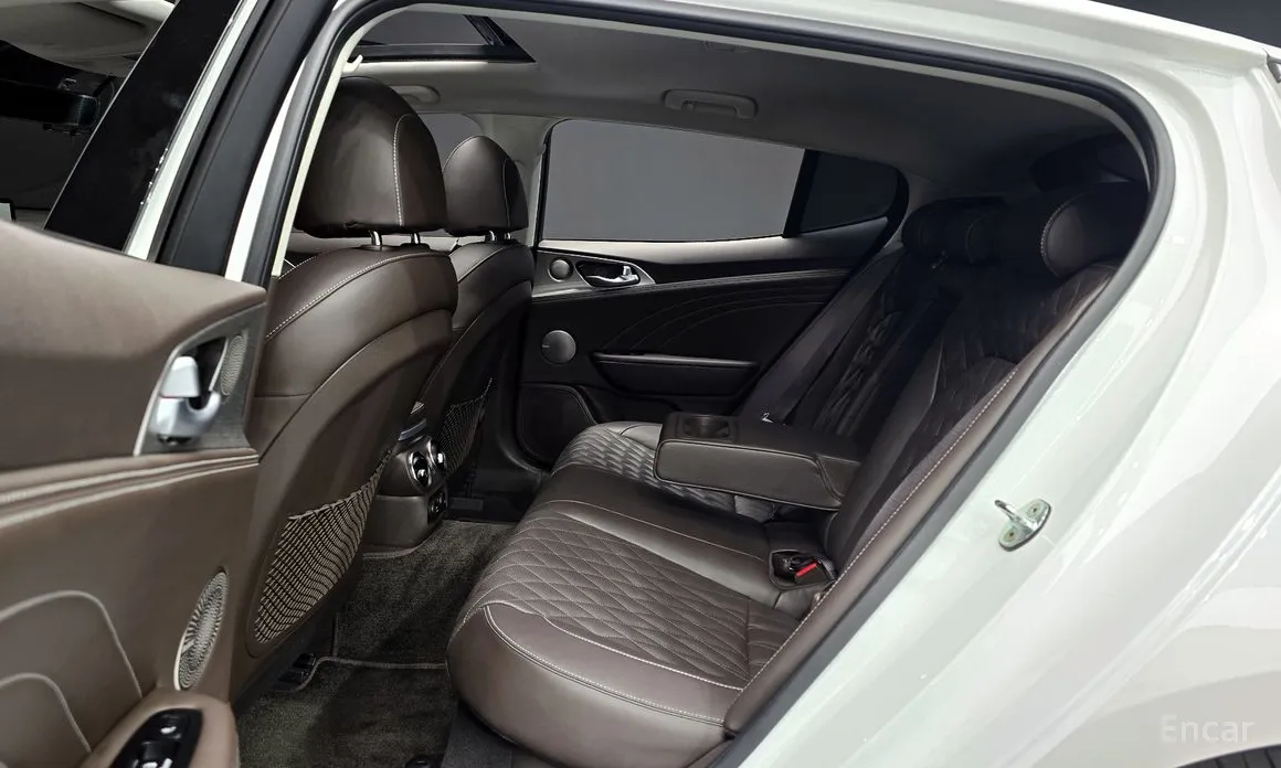 Фото 12 - Kia Stinger