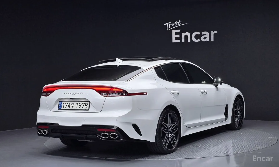 Фото 2 - Kia Stinger