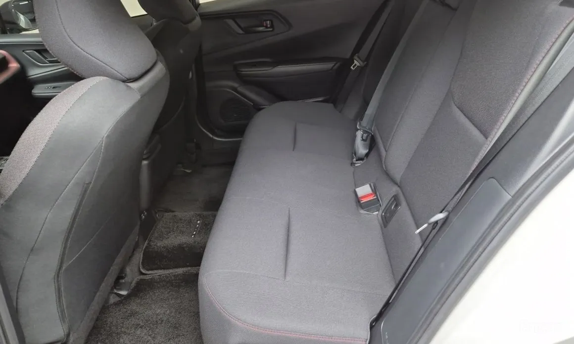 Фото 11 - Toyota Prius