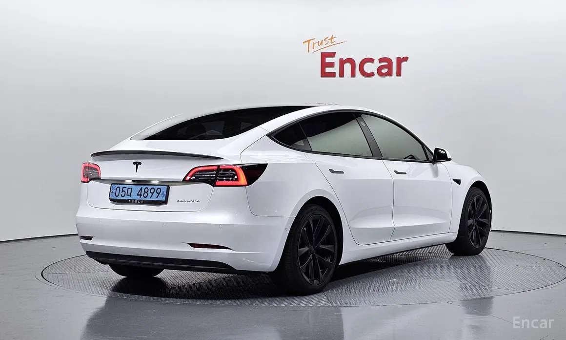 Фото 2 - Tesla Model 3