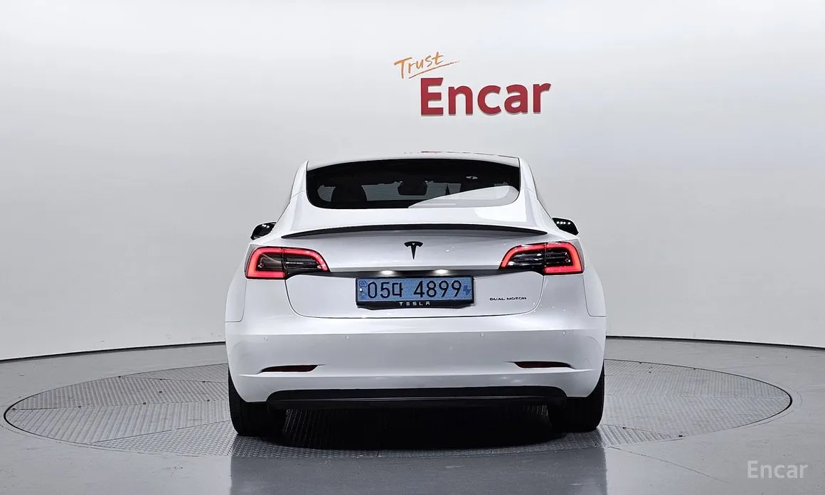 Фото 4 - Tesla Model 3