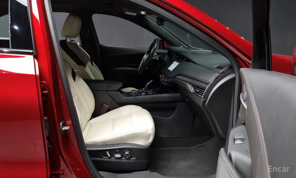 Фото 11 - Cadillac XT4