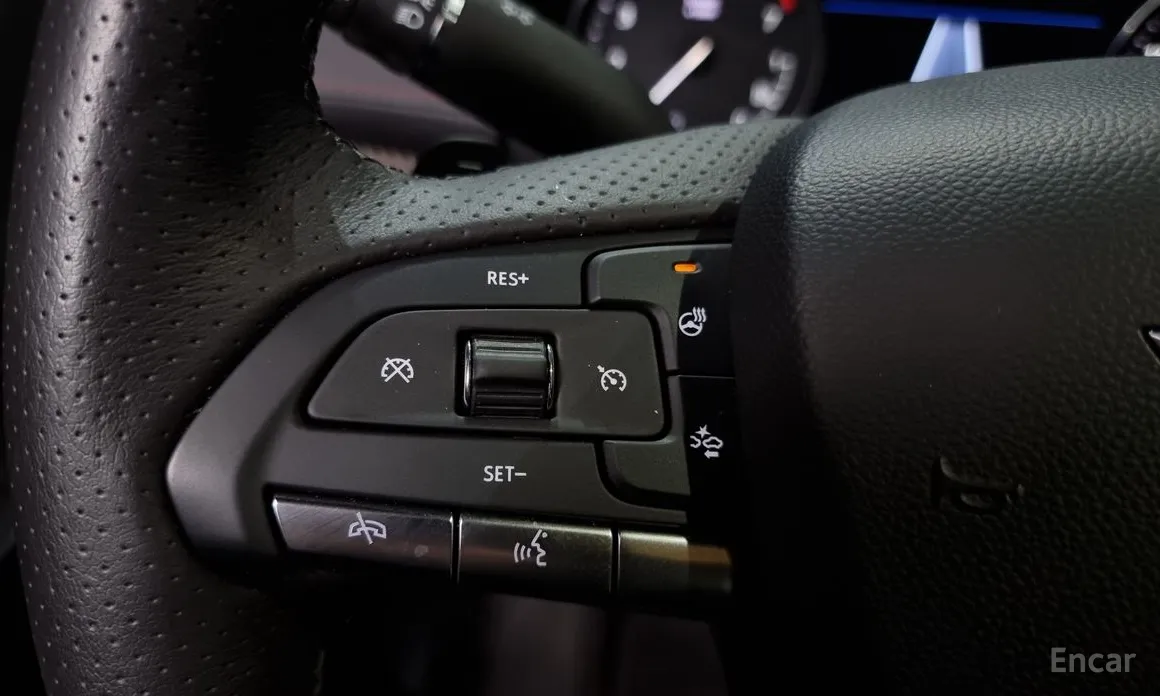 Фото 14 - Cadillac XT4