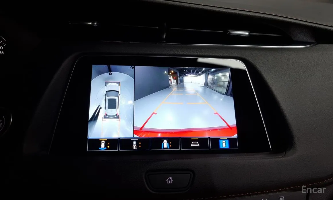 Фото 16 - Cadillac XT4