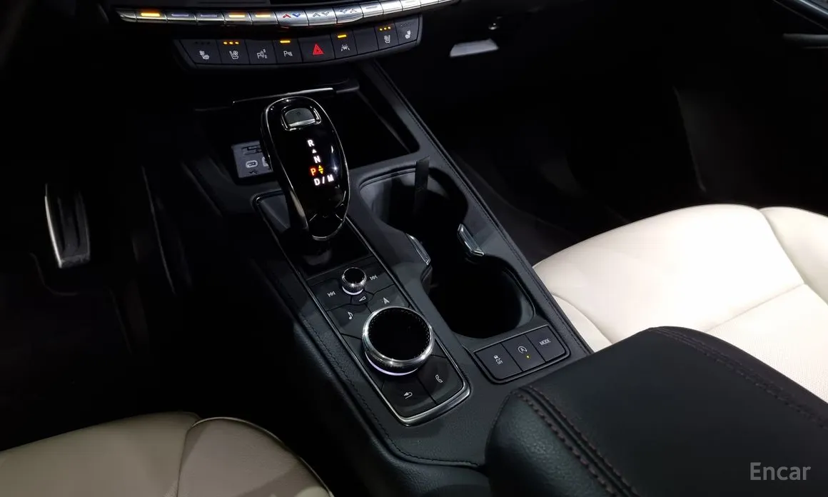 Фото 9 - Cadillac XT4