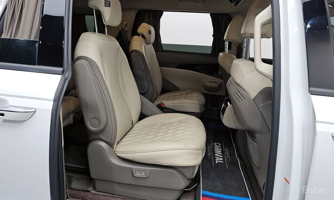 Фото 12 - Kia Carnival