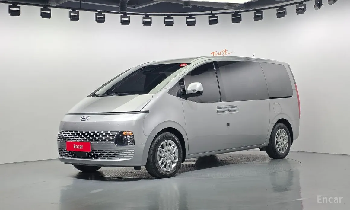 Фото 1 - Hyundai Staria