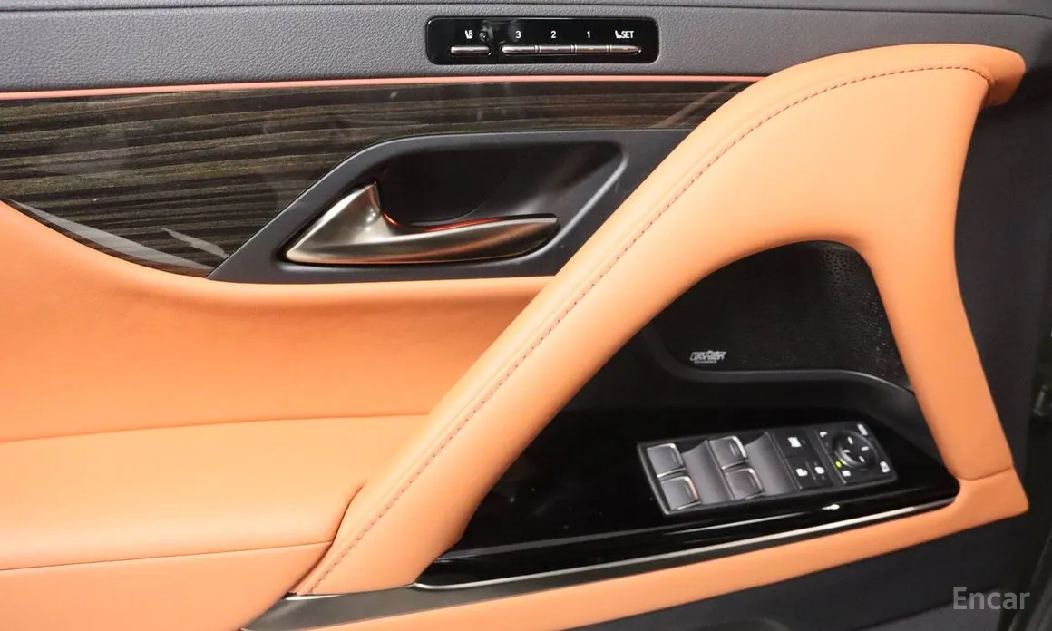 Фото 12 - Lexus LX