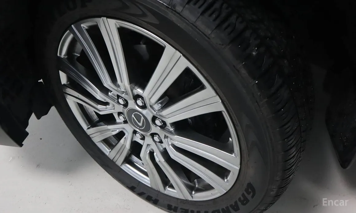 Фото 5 - Lexus LX