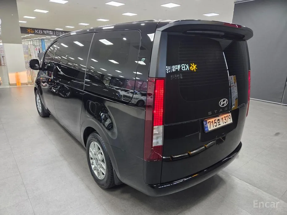 Фото 2 - Hyundai Staria