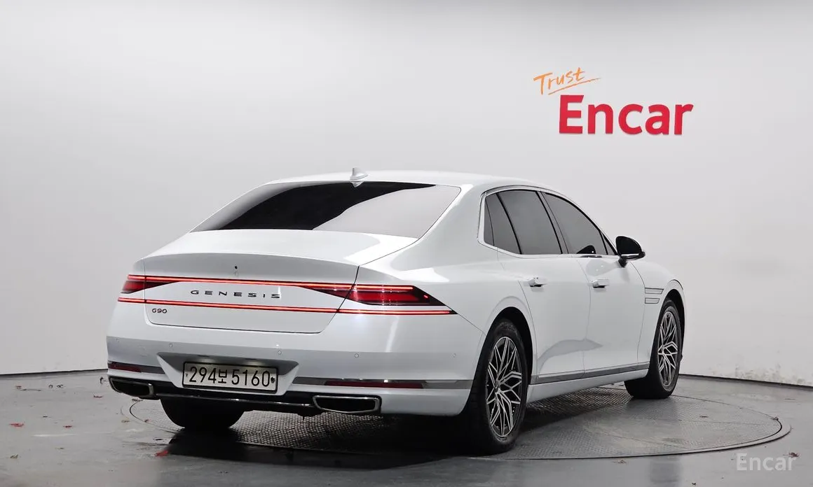 Фото 2 - Genesis G90