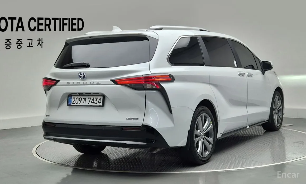 Фото 2 - Toyota Sienna