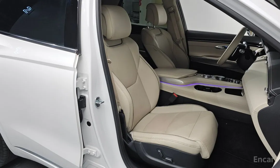 Photo 10 - Genesis GV70