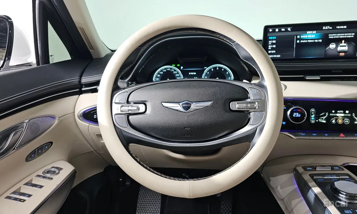 Photo 13 - Genesis GV70