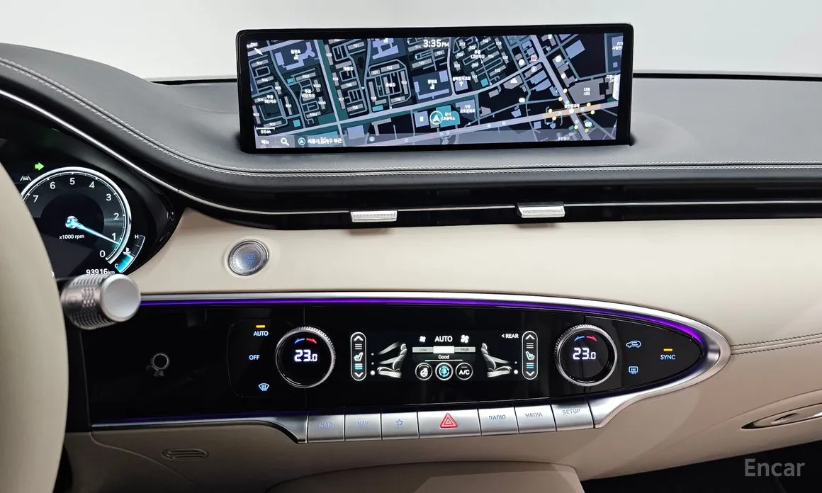 Photo 14 - Genesis GV70