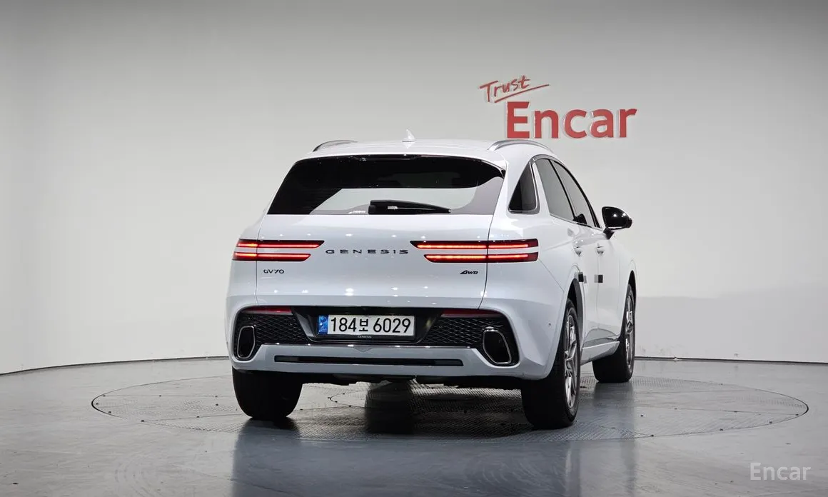 Photo 4 - Genesis GV70