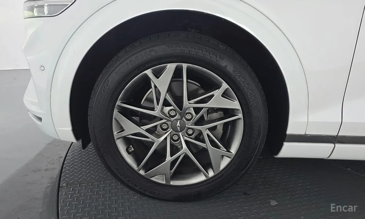 Photo 5 - Genesis GV70