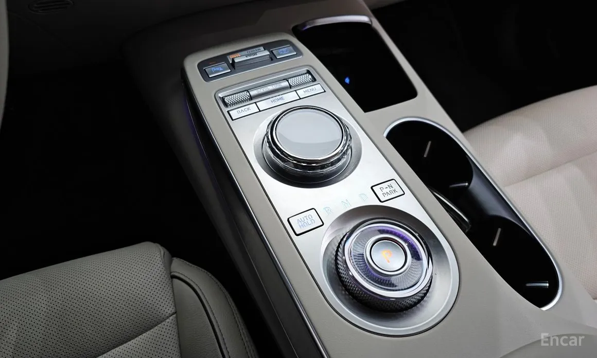 Photo 9 - Genesis GV70