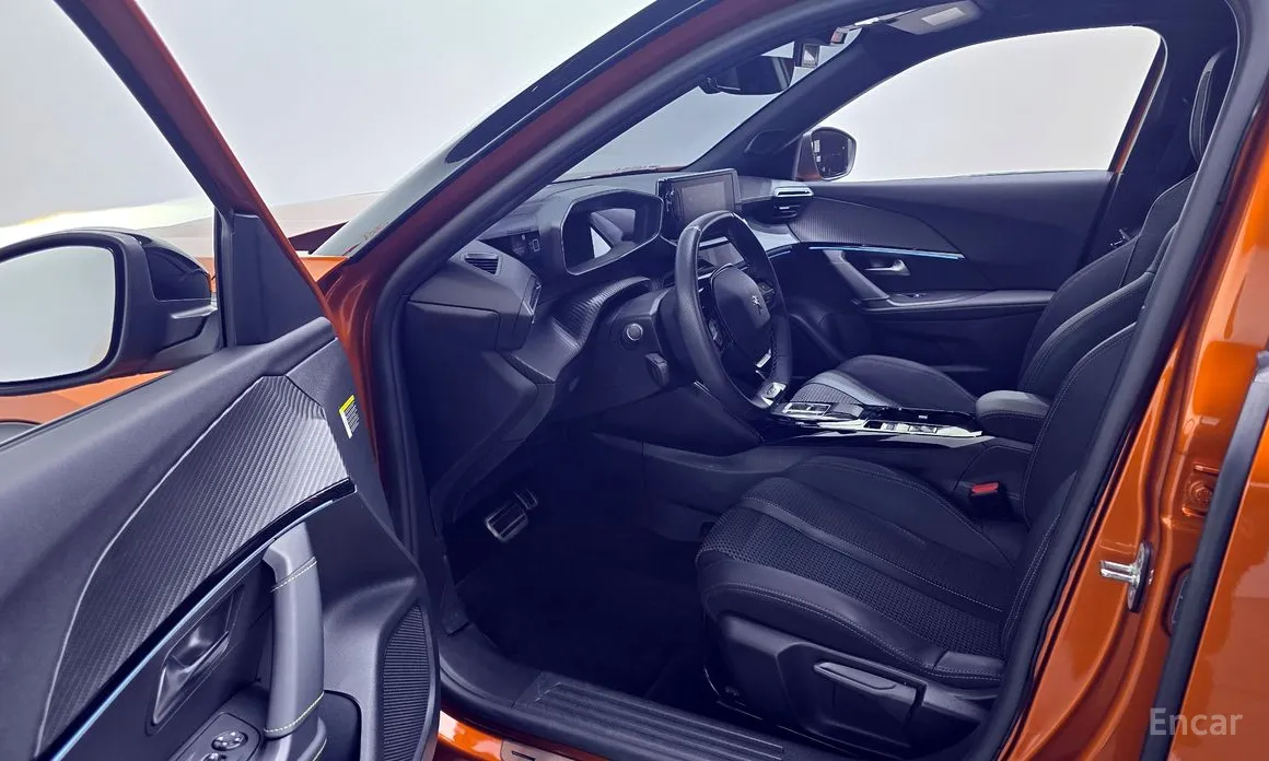 Фото 10 - Peugeot 2008