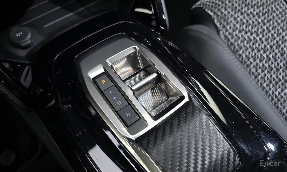 Фото 9 - Peugeot 2008