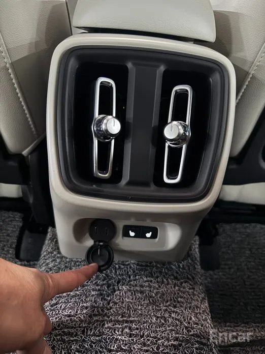 Фото 13 - Volvo XC40