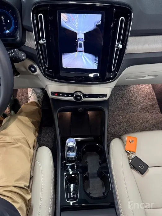 Фото 9 - Volvo XC40