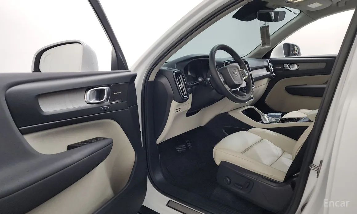 Фото 10 - Volvo XC40