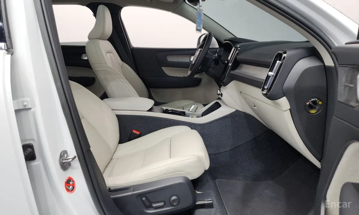 Фото 11 - Volvo XC40