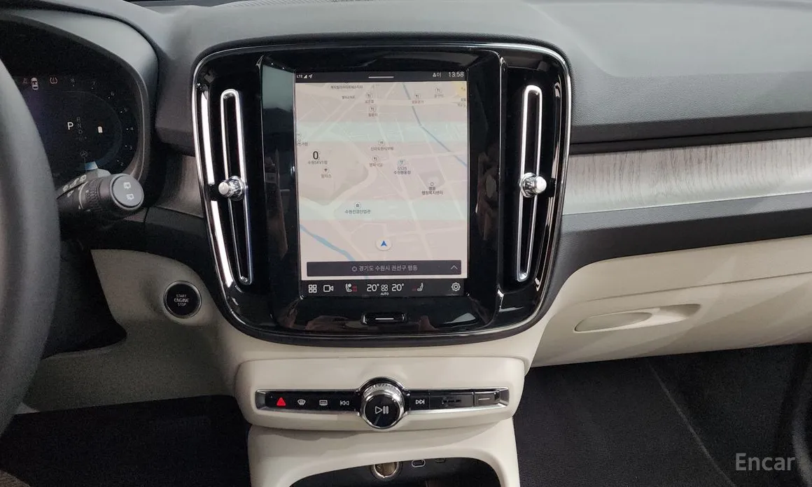 Фото 14 - Volvo XC40