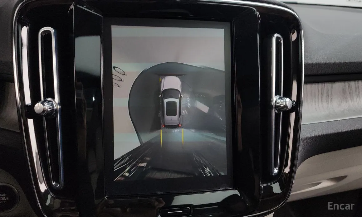 Фото 15 - Volvo XC40