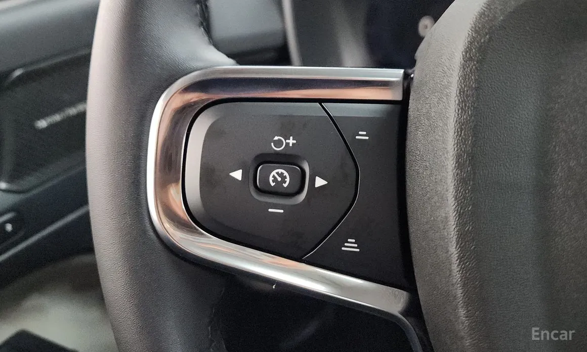 Фото 17 - Volvo XC40