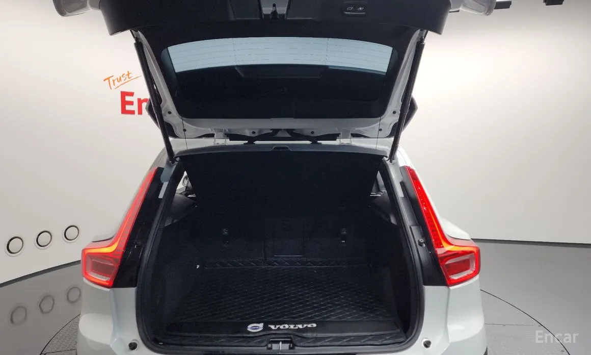 Фото 20 - Volvo XC40