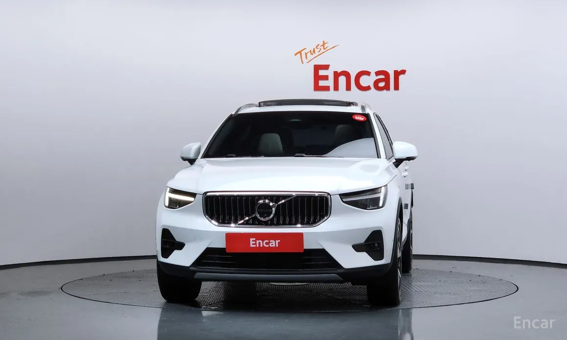 Фото 3 - Volvo XC40