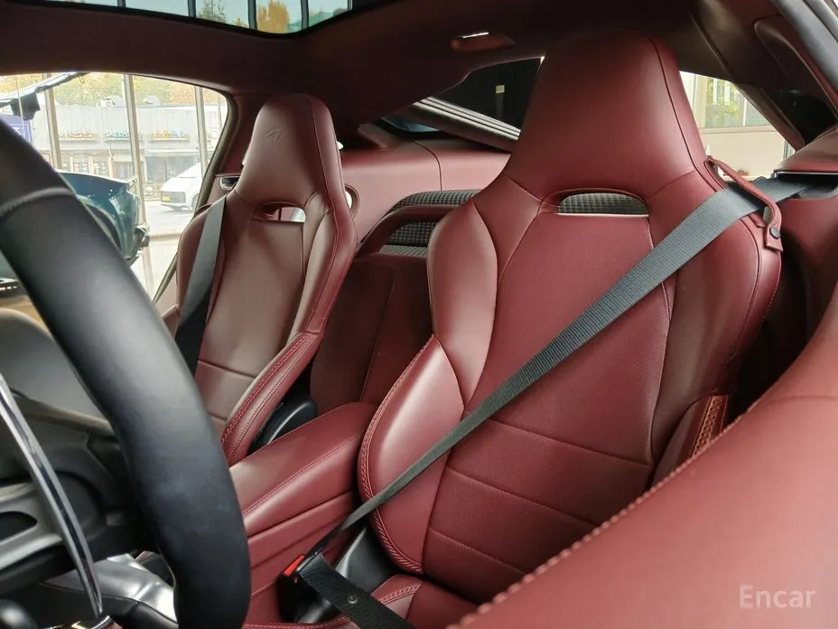 Photo 15 - McLaren GT