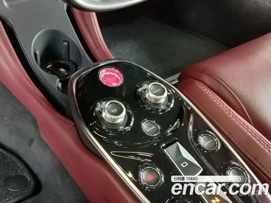 Photo 16 - McLaren GT