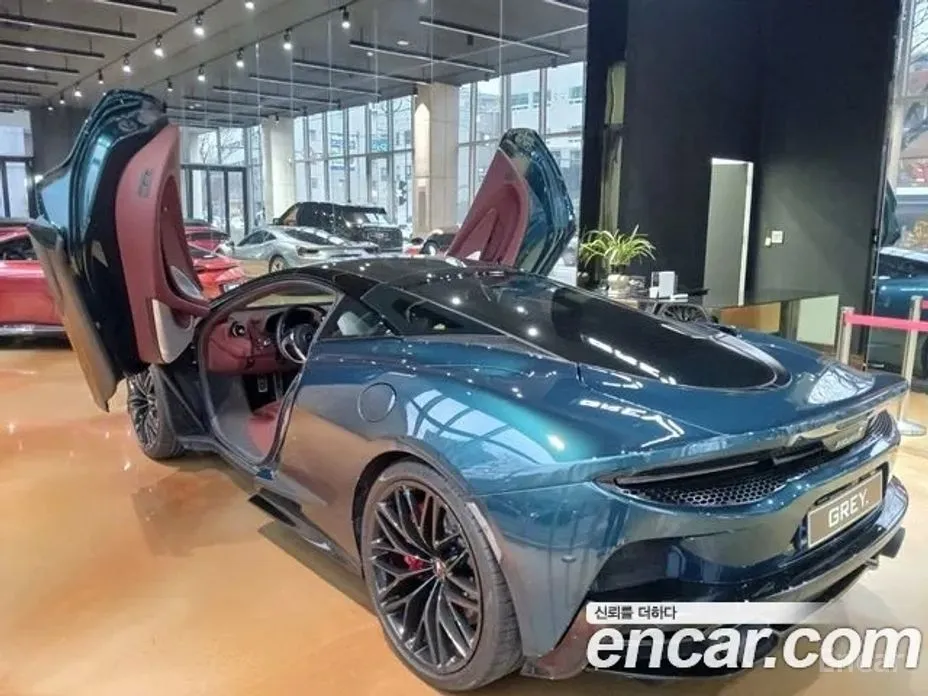 Photo 5 - McLaren GT