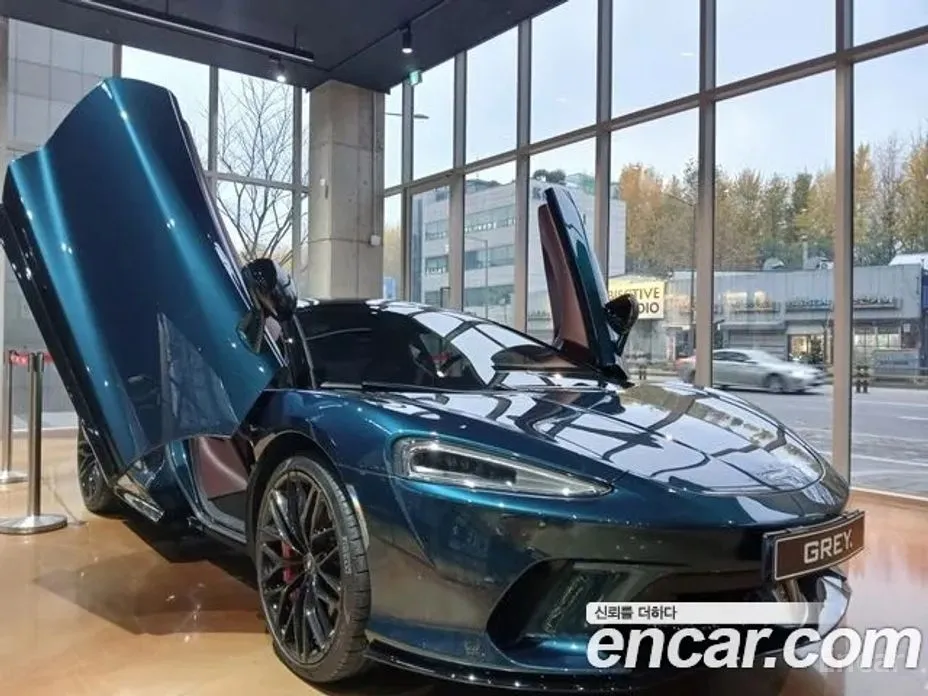 Photo 7 - McLaren GT