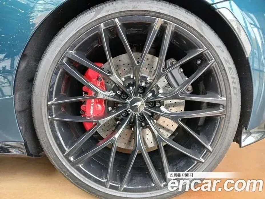 Photo 9 - McLaren GT