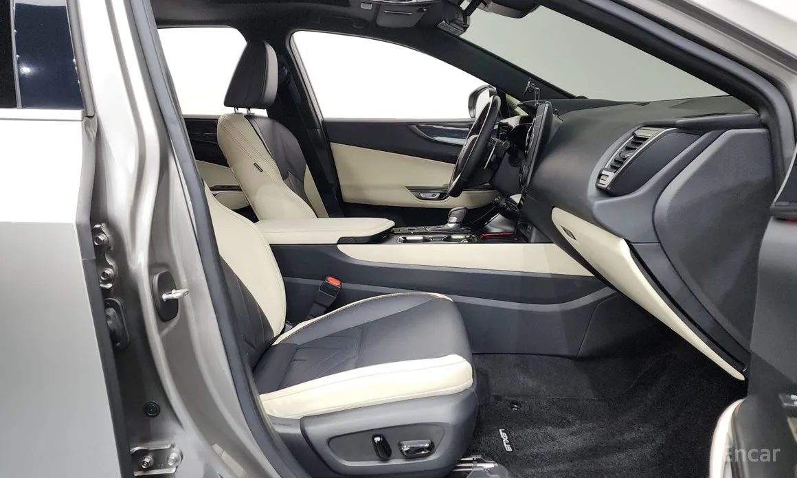 Фото 11 - Lexus NX