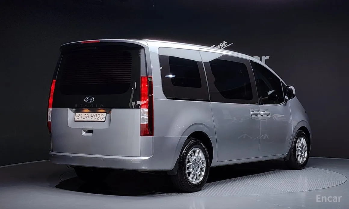 Фото 2 - Hyundai Staria