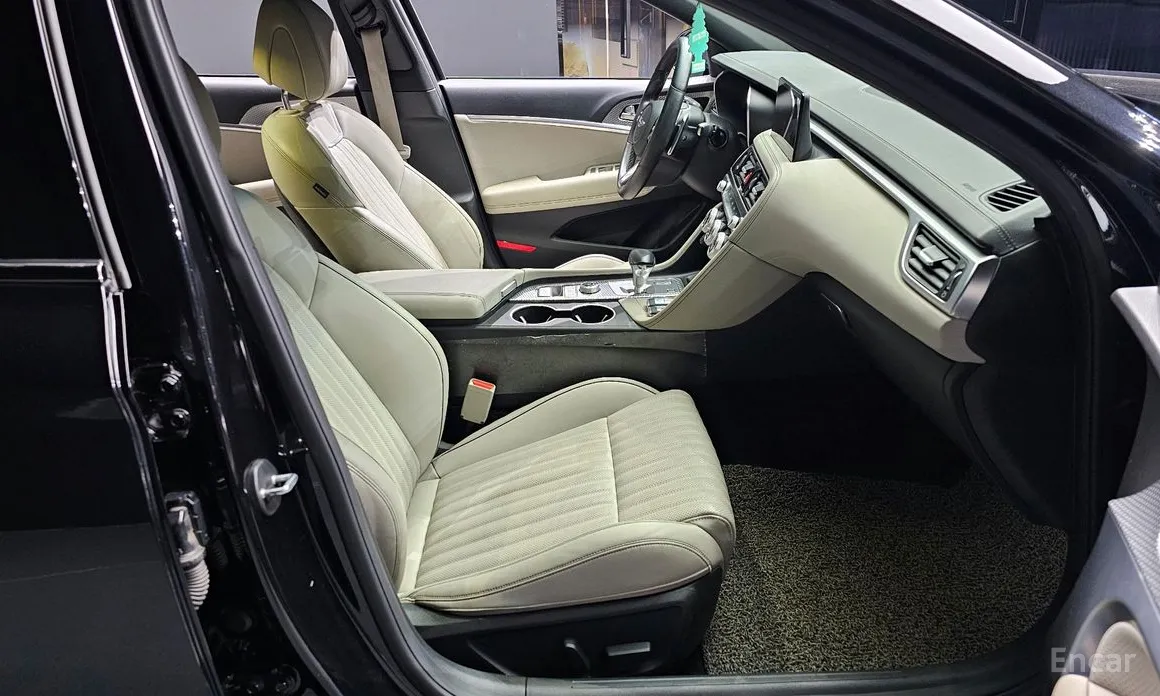 Фото 10 - Genesis G70