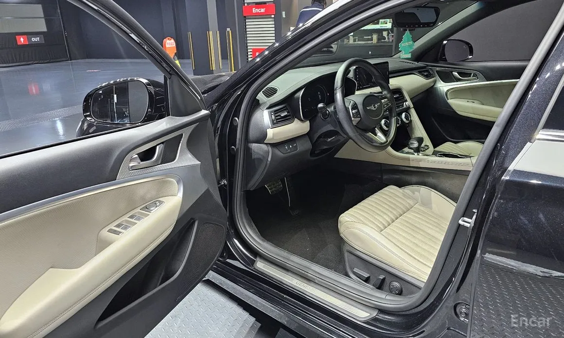 Фото 11 - Genesis G70