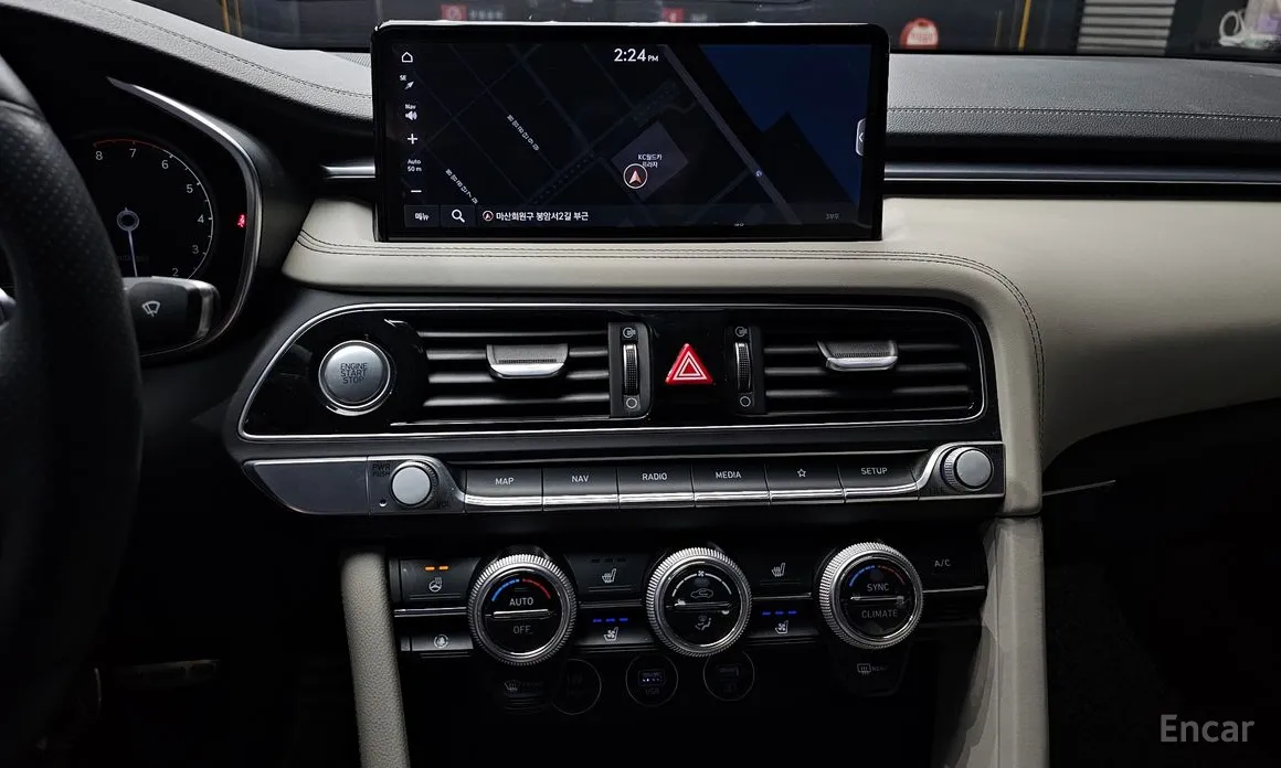 Фото 14 - Genesis G70