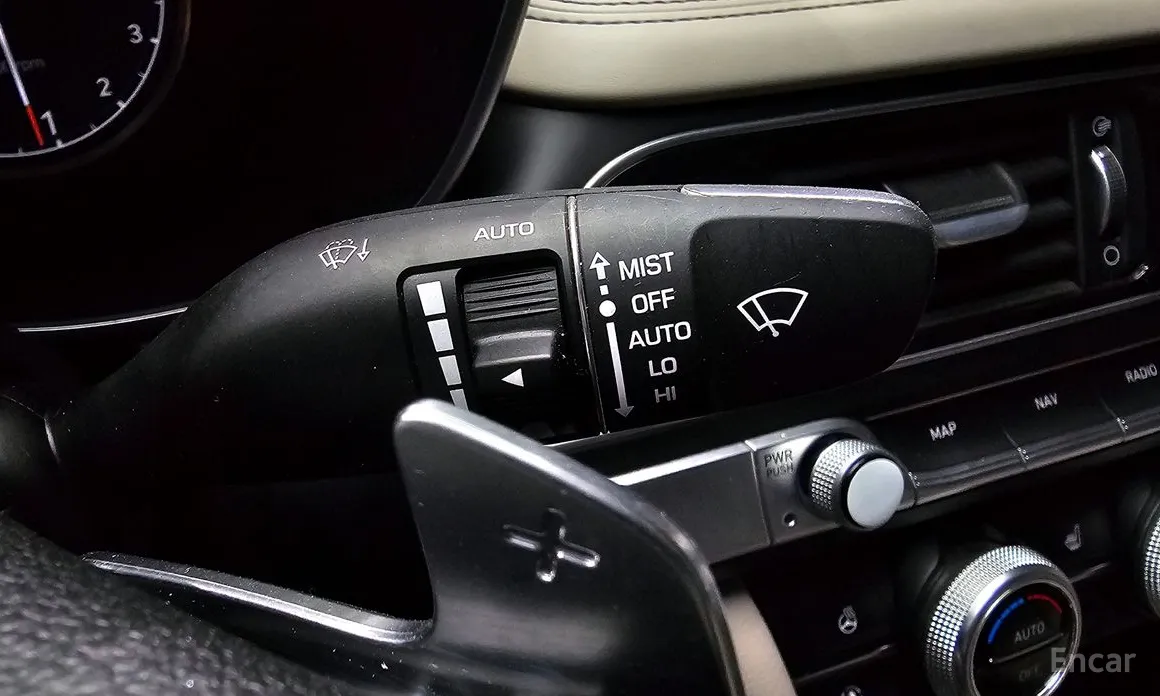 Фото 17 - Genesis G70